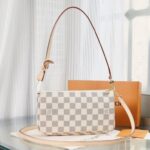 Damier Pochette Wei? 23.5 cm – Bild 3