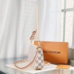 Damier Pochette Wei? 23.5 cm – Bild 5