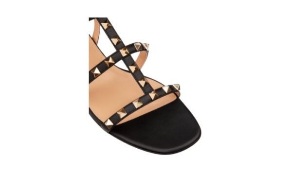 SANDALO BASSO ROCKSTUD IN VITELLO CON CINTURINI - Image 4