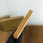 Burberry Bag 4811 Brown Inside – Bild 7