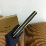 Burberry Bag 4811 Black Inside – Bild 2