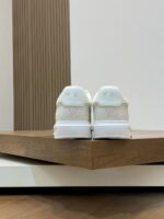 LOUIS VUITTON Men's Shoes 2025 Cream – Bild 3