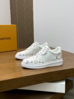 LOUIS VUITTON Men's Shoes 2025 Cream with Design – Bild 3