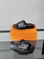 LOUIS VUITTON Men's Slippers 2025 Black – Bild 2