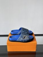 LOUIS VUITTON Men's Slippers 2025 Blue – Bild 4