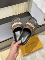 LOUIS VUITTON Men's Slippers 25 Brown – Bild 3