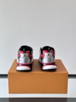 Louis Vuitton Men's Shoes 2025 Red – Bild 3