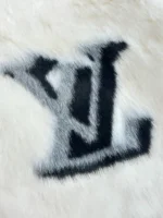 Louis Vuitton White Fur Hoodie – Bild 7