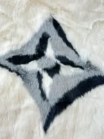 Louis Vuitton White Fur Hoodie – Bild 8