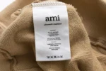 Ami Brown Hoodie – Bild 5