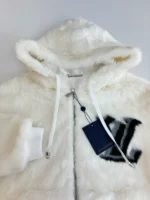 Louis Vuitton White Fur Hoodie – Bild 6