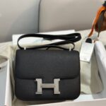 Constance mit silberner Hardware Schwarz 19 cm – Bild 2