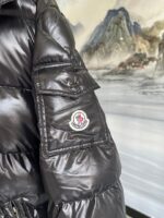 black Moncler Maya hooded short down – Bild 3